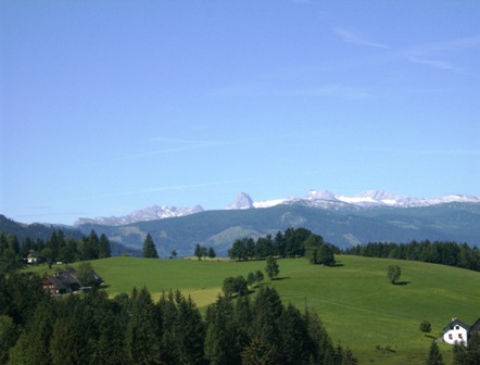 Der Dachstein bei blauem Himmel