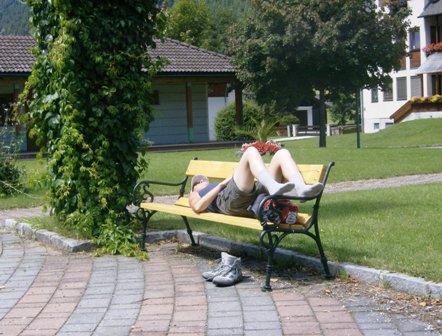 Karin lt die qualmenden Socken auslften