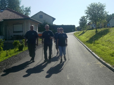 Los gehts in der frühen und wärmenden Morgensonne