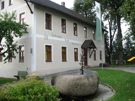 Das Schnapsglasmuseum in Echsenbach...