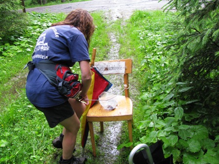 Elegant wird der Selbstkontrollstempel auf der Startkarte angebracht