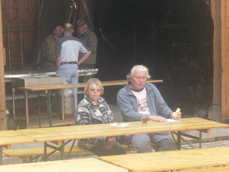 Bekannte Gesichter an der Hauptlabestelle in Neubing