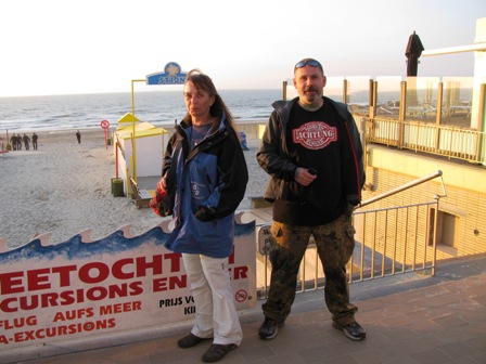Karin und Ernst beim erstmaligen Besuch an der Nordsee am Abend