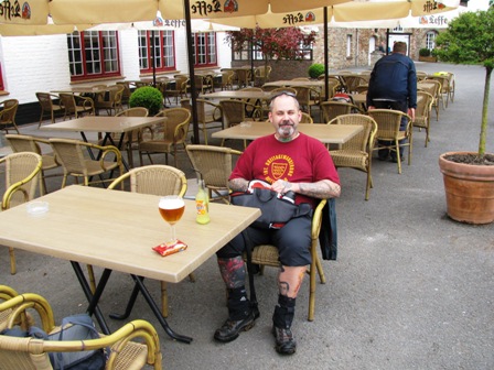 Eine kleine Erfrischung für Gepetto (das Bier gehört natürlich Helmi)