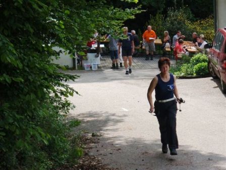 Im Laufschritt gehts für Monika weiter...