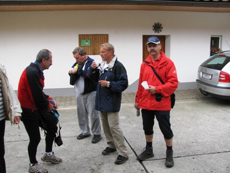 Zahlreiche Marathonis werden an der 1.K+L von Walter Preißl begrüßt...
