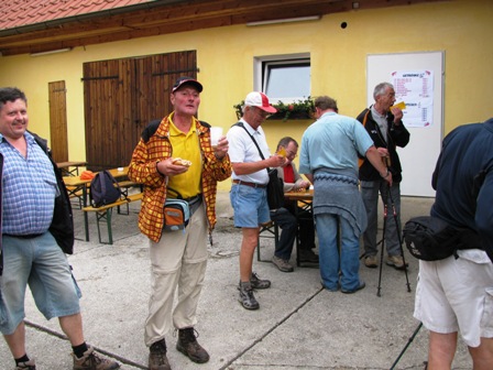 ...erste Stärkungen werden vorgenommen