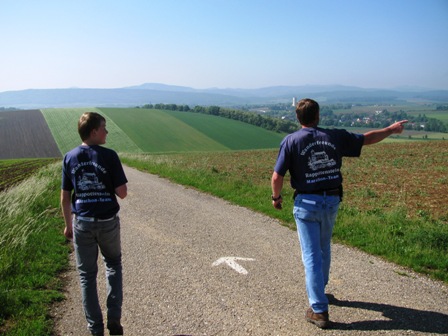 Schau - durt sa ma scho gonga