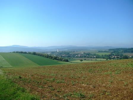 Fernblick auf Böheimkirchen - heute bei strahlend blauem Himmel
