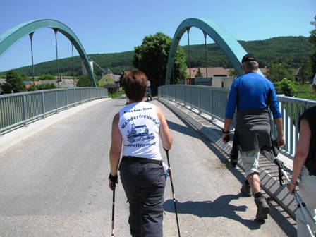 ...die Brücke über den Michelbach wird passiert