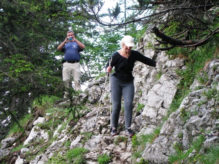 Anna geht es daher auch dementsprechend vorsichtig an