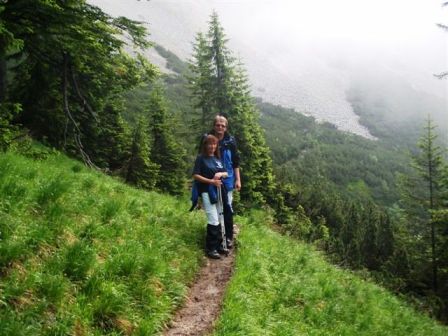 Karin und Helmut am schmalen Pfad