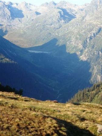 Der Blick ins tiefe dunkle Tal