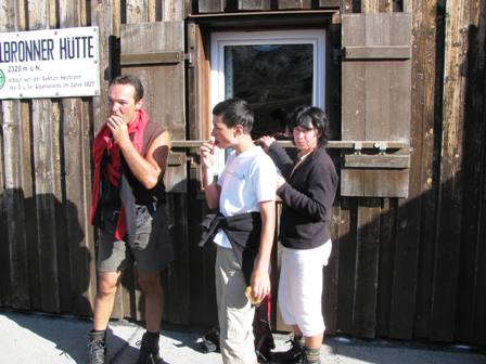 Das Geheimnis des Bergsteigers - Ernst, Patrick und Ruth bei der richtigen Jause