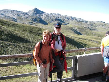 Christa und Alfred Alt vor der herrlichen Bergkulisse auf der Heilbronner Hütte