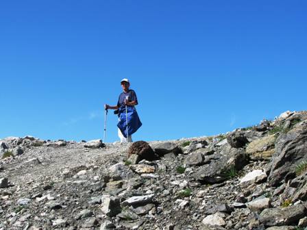 Voll beschwingt (im Gegensatz zum Vorjahr) trifft Karin am Muttenjoch ein - die Kondition stimmt
