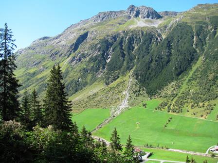 Blick zu den gegenüberliegenden Bergen neben Galtür - zum Grieskopf