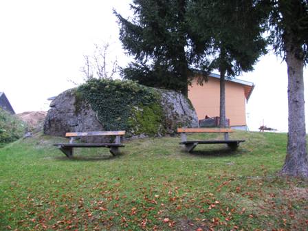 Sehr schner Rast- und Aussichtsplatz in der Nhe des Friedhofes von Gro Gerungs