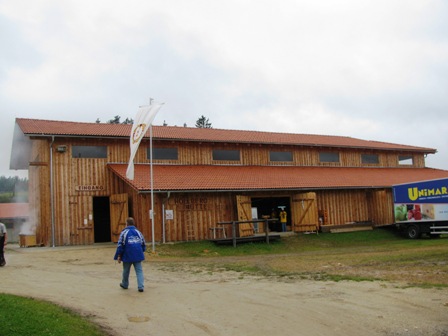 Die Veranstaltungshalle in Erdmannsdorf - Start/Ziel