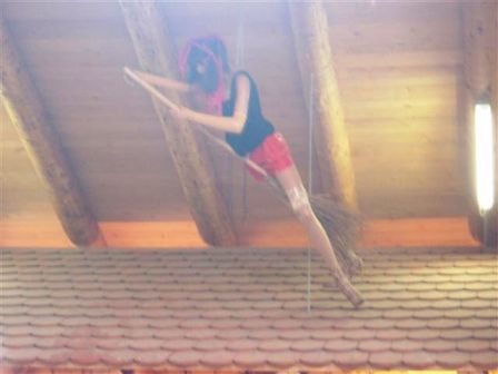 Hexenflug im Veranstaltungsgebäude