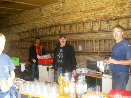 ...und die sehr freundlichen Helfer bemühen sich um das Wohl der Besucher