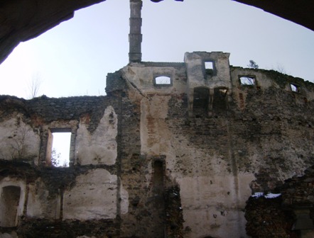 Blick ber den Innenhof der Ruine