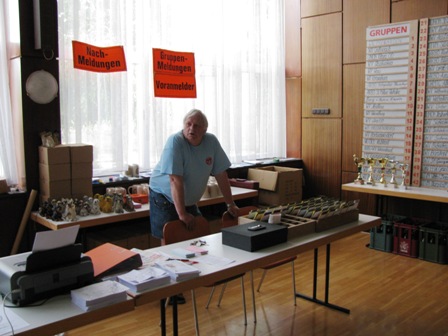 Der Obmann aus Herzogenburg - Franz Leithner - erwartet die 'kerngesunden' Wanderfreunde Rappottenstein zurück