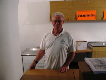 Wanderwart Silvester Mayr erwartet zur frühen Morgenstunde die Marathongeher