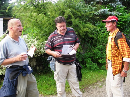 Gerhard Schlatter, Hermann Buresch und Alois Schönbichler bei den Tätigkeiten an der K+L - Essen, Trinken, Kontrollieren