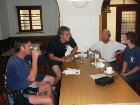 Zur Halbzeit wird bei Start und Ziel eine Getränkerast eingelegt