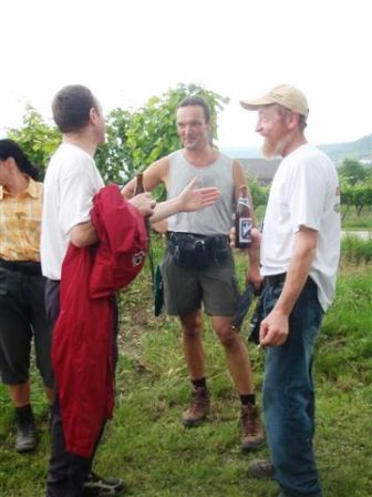 Josef, Ernst und Franz besprechen die Lage...