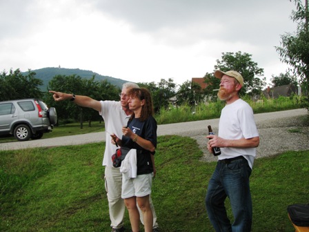 Schau Karin - da rauf müßt ihr als nächstes! (Da bleibt unserem Zirberl beinahe der Bissen im Hals stecken)