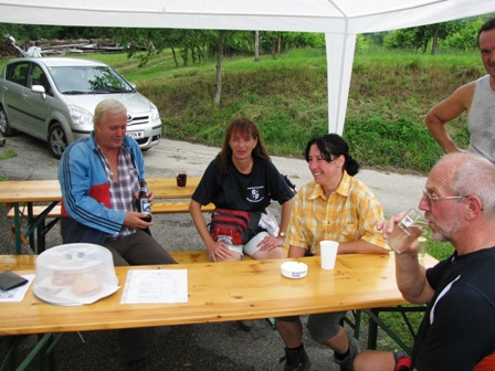 Johann Reiter aus Stainach ist auf der 20er Runde unterwegs und wird von der Gruppe recht herzlich begrüßt