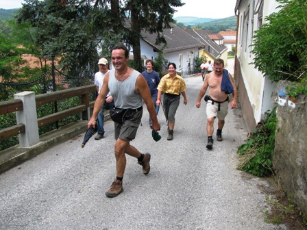 Jetzt kommt wieder eine Steigung - ein Fall für Bergsteiger Ernst