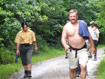 Quaxi im für ihn typischen Bergaufschritt