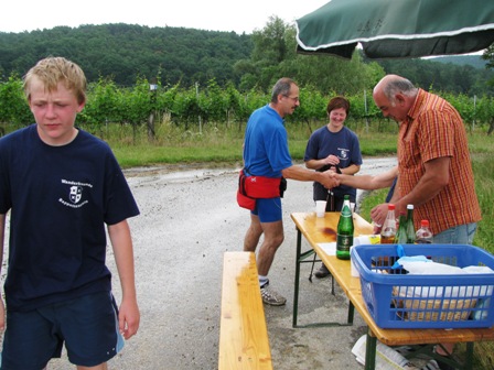 Jetzt ist es passiert - Walter Preißl hat uns nun doch eingeholt und wird herzlich begrüßt