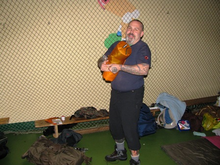 Gepetto packt noch seinen Schlafsack zusammen