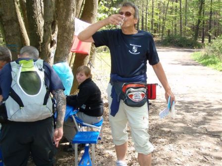 Helmi trinkt sogar Wasser - der Durst war enorm