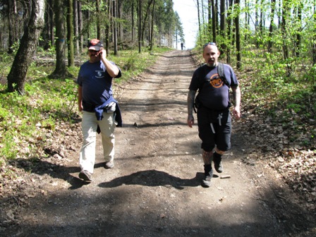 Jetzt überkommt auch Quaxi das Heimweh und er telefoniert mit seiner daheimgebliebenen Frau Monika