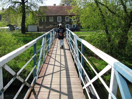 ...nochmals kurz über einen Steg...
