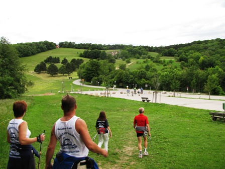 Weiter gehts - dieser kleine Hügel (Kleiner Sattel) ist zu erklimmen