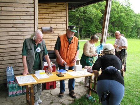 Voller Betrieb an der 4. K+L auf der Schöffel Hütte (24,3 km sind absolviert - Halbzeit)