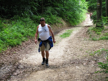 Quaxi trottet gedankenversunken hinterher