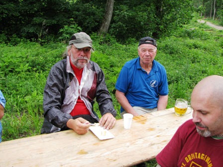 Die Wanderfalken haben diesen Hügel auch in Tiefflug genommen