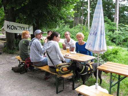 Junge Wanderer an der 8.K+L bei der ehemaligen Breiten Föhre (45,7 km)