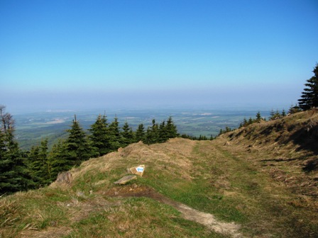Herrlicher Blick bei blauem Himmel ins Tal