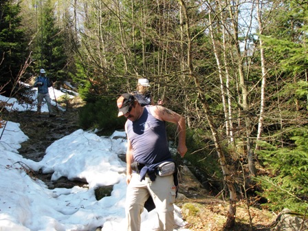 Schnee macht den Abstieg doch recht schwierig