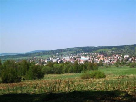 Ein letzter Fernblick auf Nové Město pod smrkem