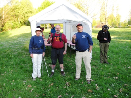 Das gute Frühstück zaubert bereits wieder ein Lächeln ins Gesicht der Wanderfreunde