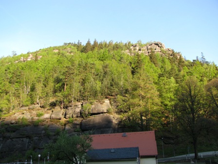 Blick zu den ersten Erhebungen der Umgebung